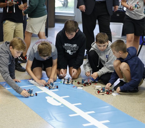 HYUNDAI TEACHES EFFINGHAM COUNTY MIDDLE SCHOOLERS HOW TO BUILD HYDROGEN CARS